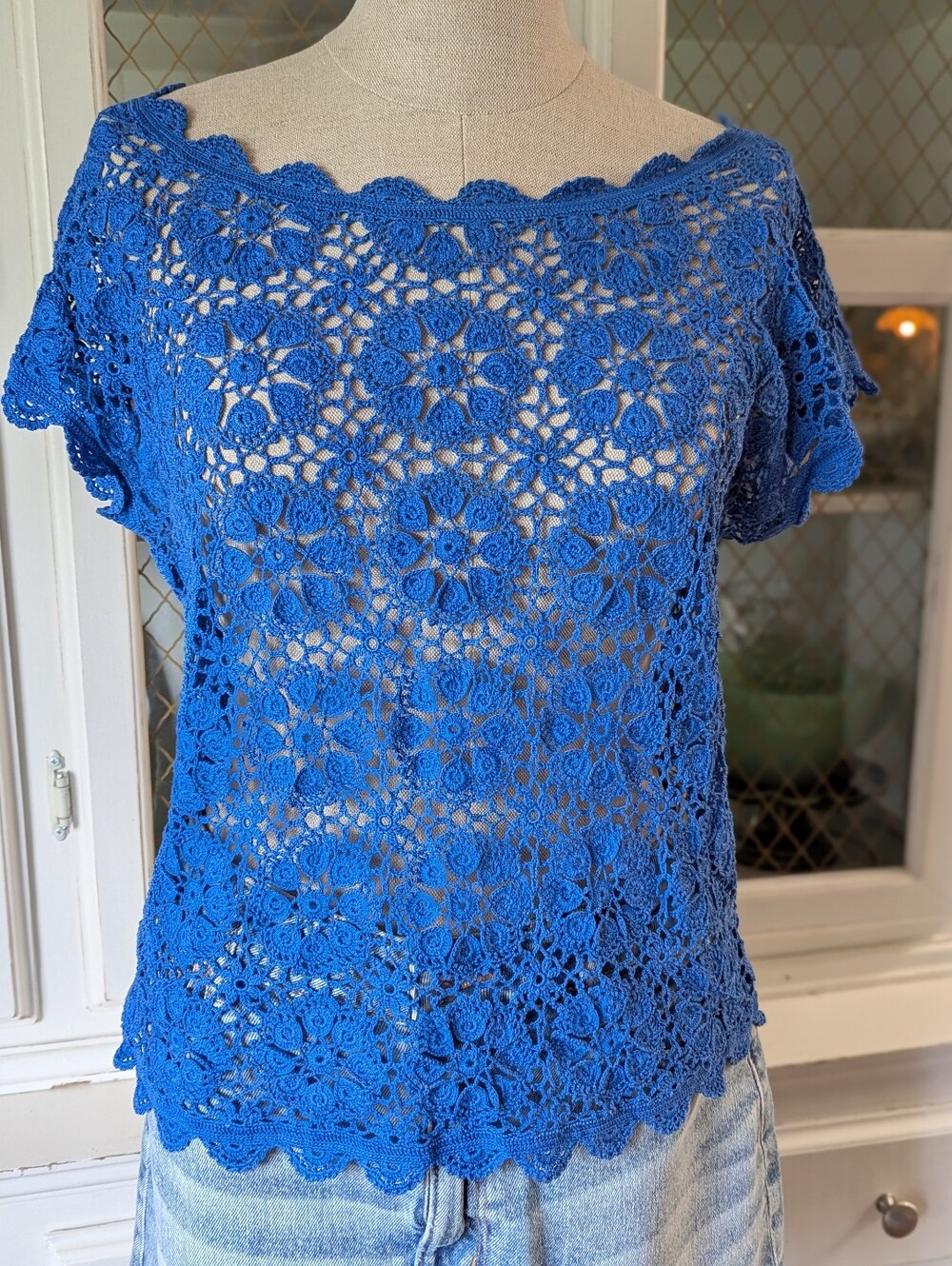 💙VTG 70s Women’s Handmade Crochet Royal Blue Woven Floral Short Sleeve Top